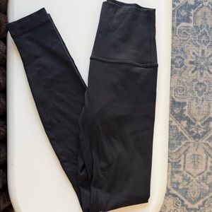 lululemon never worn- no front seam